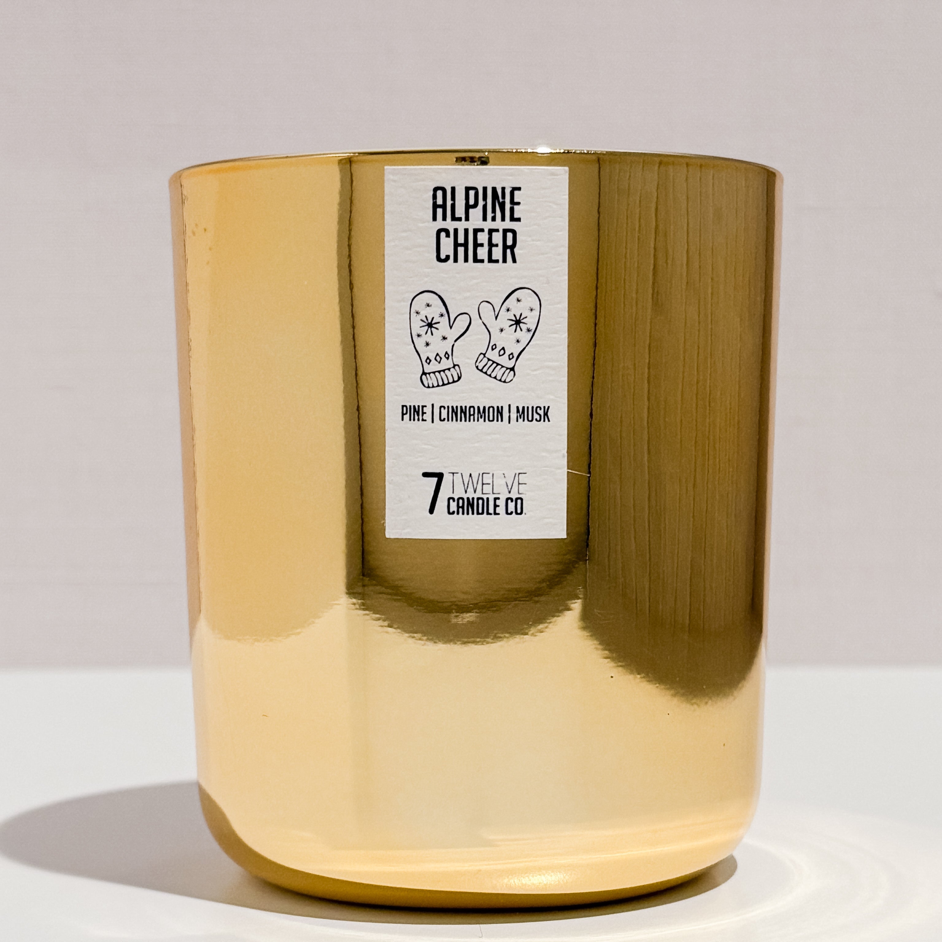 Alpine Cheer | Scent notes of Warm Balsam, Cinnamon & Sandalwood